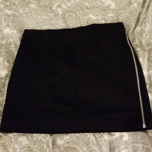 Skirt with side zipper